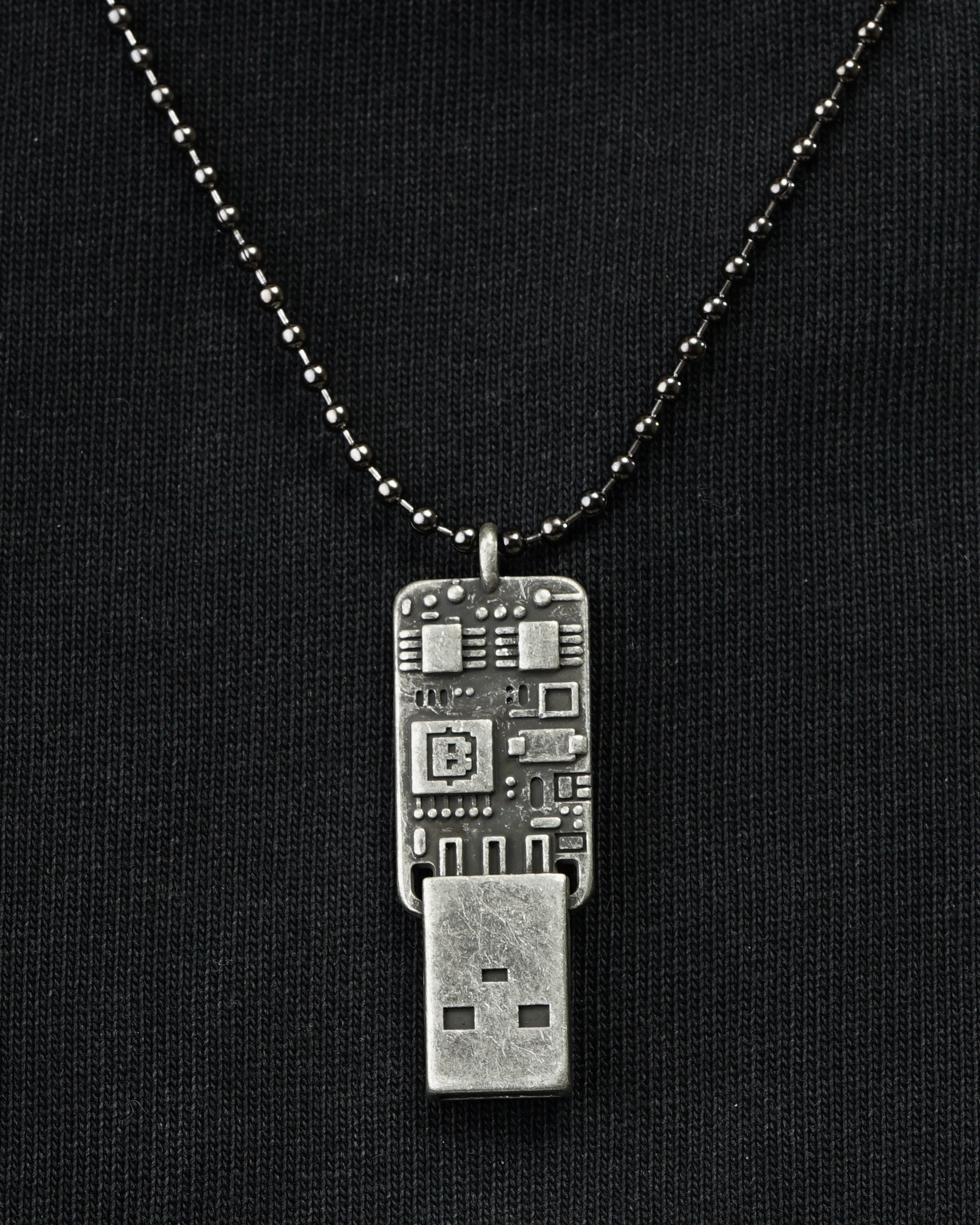 'BLUM' flash necklace