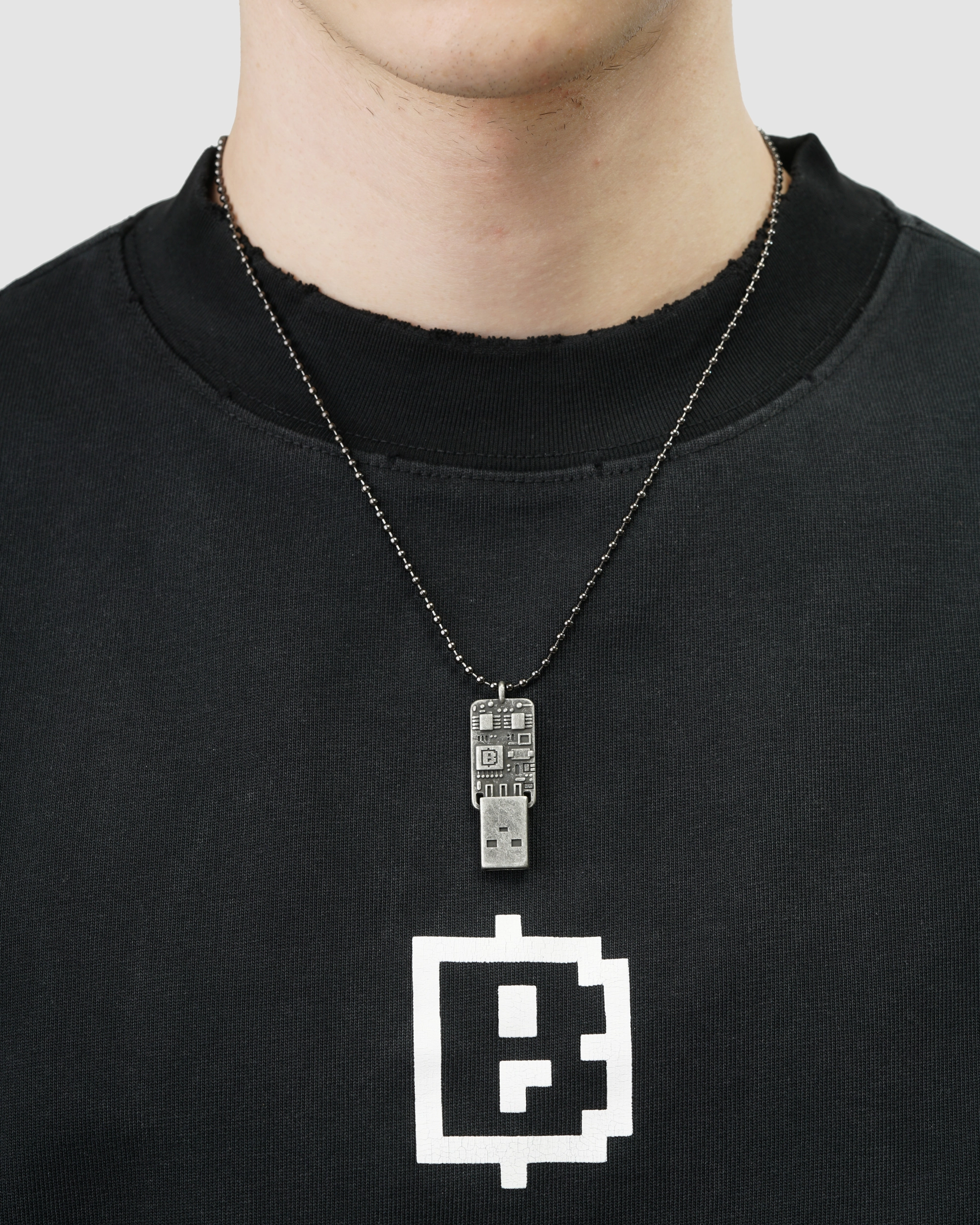 'BLUM' flash necklace